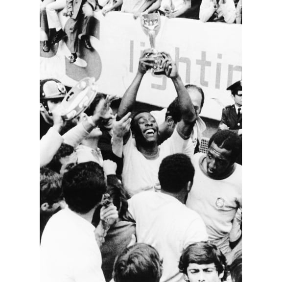Pele In Triumph In Mexico City History (24 x 36)