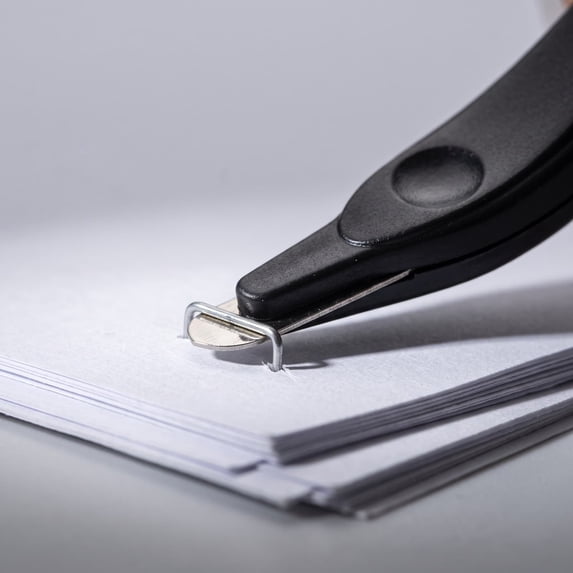 Pen Style Staple Remover, Ergonomic Mini Staple Puller, Portable Desk Tool for Office and Campus