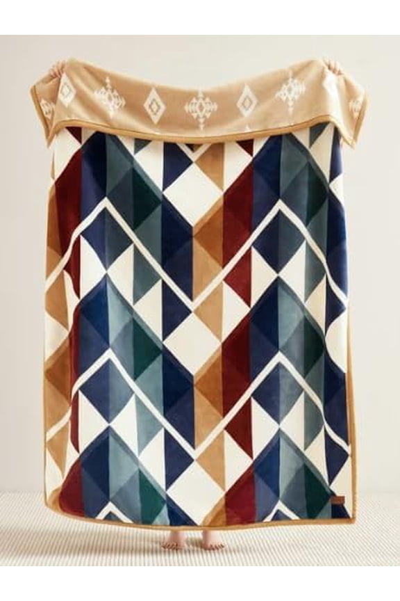 Reversible Plush Throw - 50" x 70" Serrado