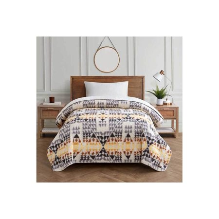 Pendleton Sherpa Fleece Machine Washable Blanket, Arrowpoint