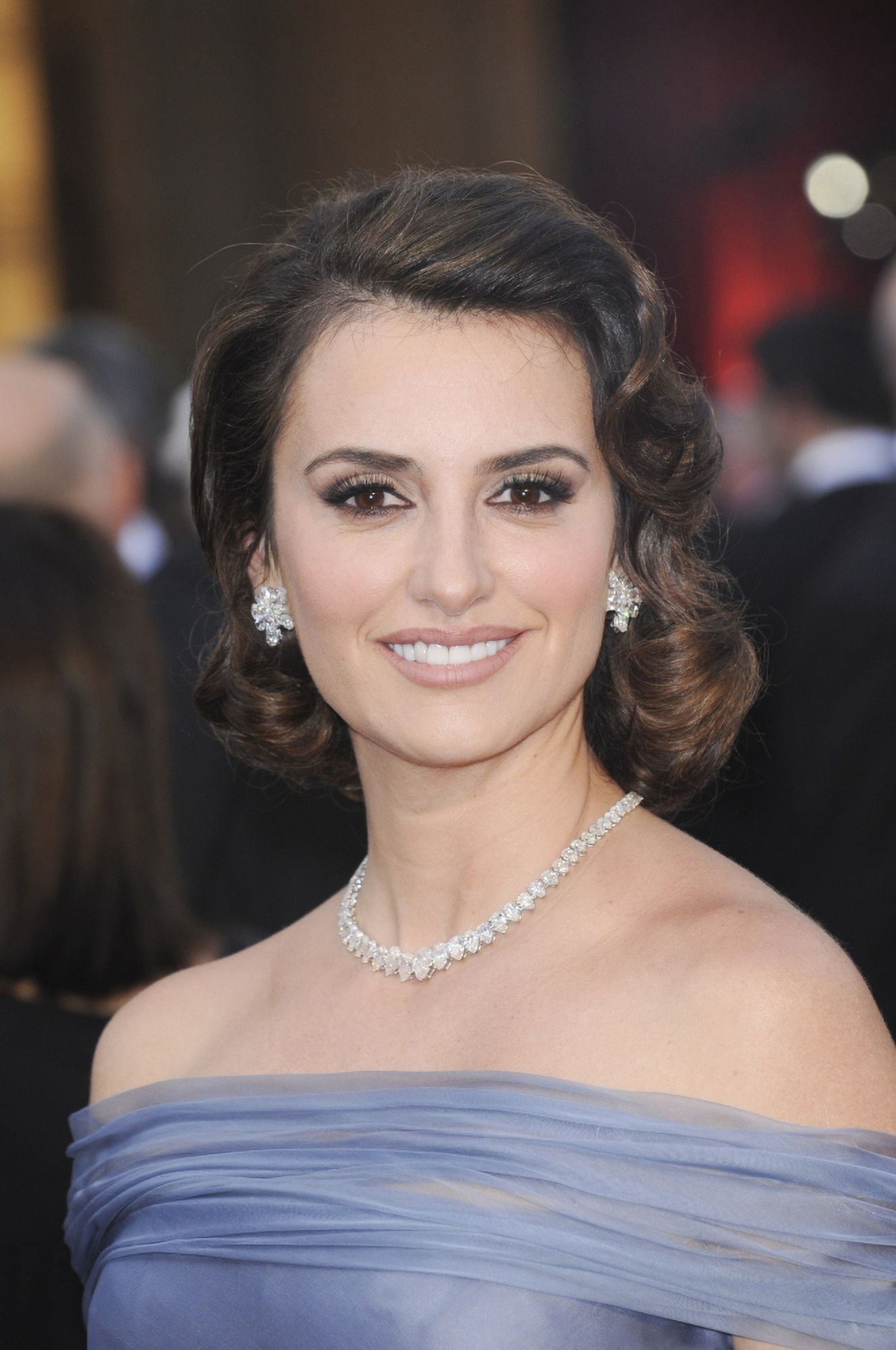 Penelope Cruz (Wearing Chopard Jewelry) At Arrivals For The 84Th Annual Academy Awards - Oscars 2012 - Arrivals 3 Canvas Art - (16 x 20)