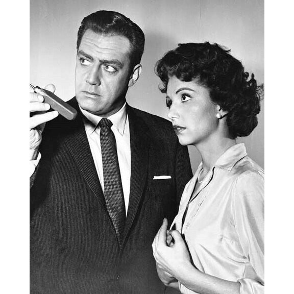 Perry Mason 1960's TV series Raymond Burr & Barbara Hale 5x7 inch photo