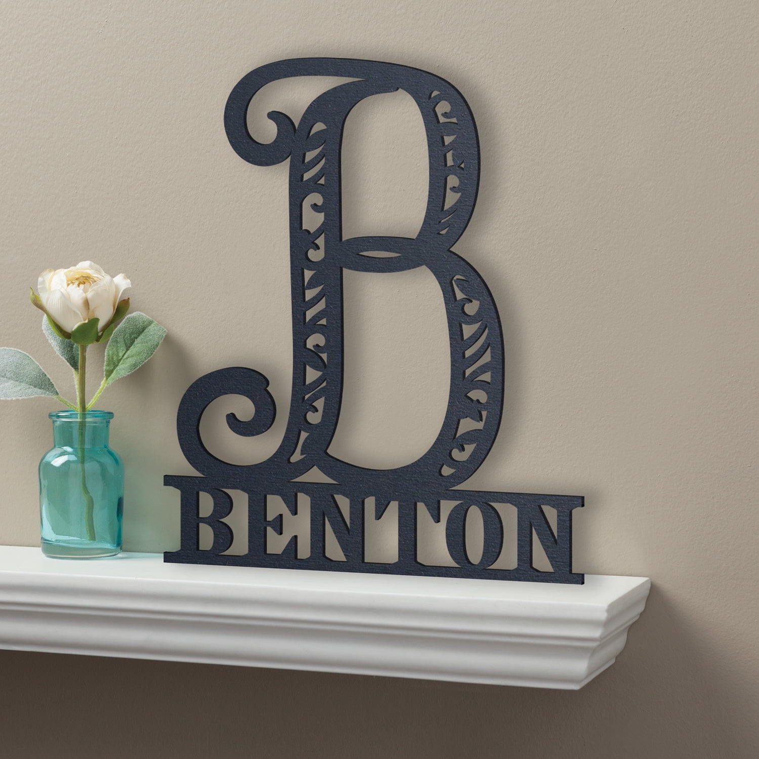 PERSONALIZED PLANET Personalized Black Wood Plaque - Family Name