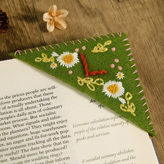Personalized Hand Embroidered Corner Bookmark,Felt Triangle Page Stitched Handmade Bookmark,Unique Cute Flower Letter Embroidery Bookmarks Accessories for Book Lovers