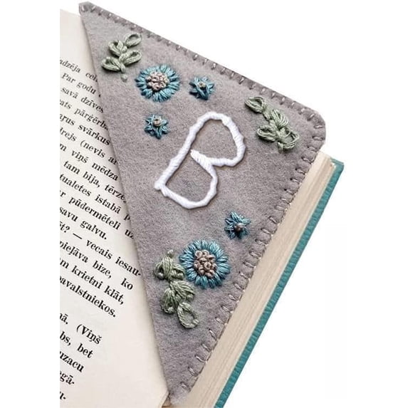 Personalized Hand Embroidered Corner Bookmark,Felt Triangle Page Stitched Handmade Bookmark,Unique Cute Flower Letter Embroidery Bookmarks Accessories for Book Lovers