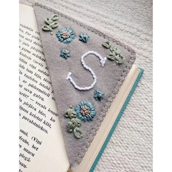 Personalized Hand Embroidered Corner Bookmark, Hand Stitched Felt Corner Letter Bookmark, Felt Triangle Bookmark, Cute Flower Letter Embroidery Bookmarks for Book Lovers