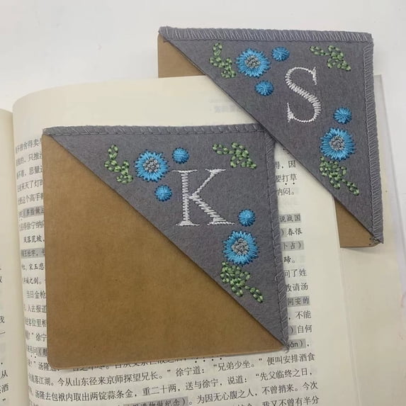 Personalized Hand Embroidered Corner Bookmark, Hand Stitched Felt Corner Letter Bookmark, Felt Triangle Bookmark, Cute Flower Letter Embroidery Bookmarks for Book Lovers