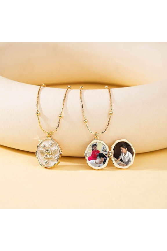 Personalized Picture Oval Locket Necklace for Women Custom Photo Butterfly Shell Necklace Memorial Locket Jewelry for Mom Wife