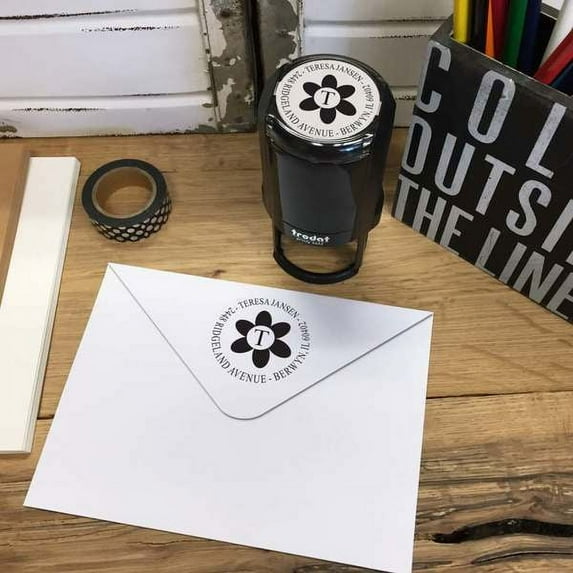 Personalized Round Self-Inking Rubber Stamp - The Daisy Initial