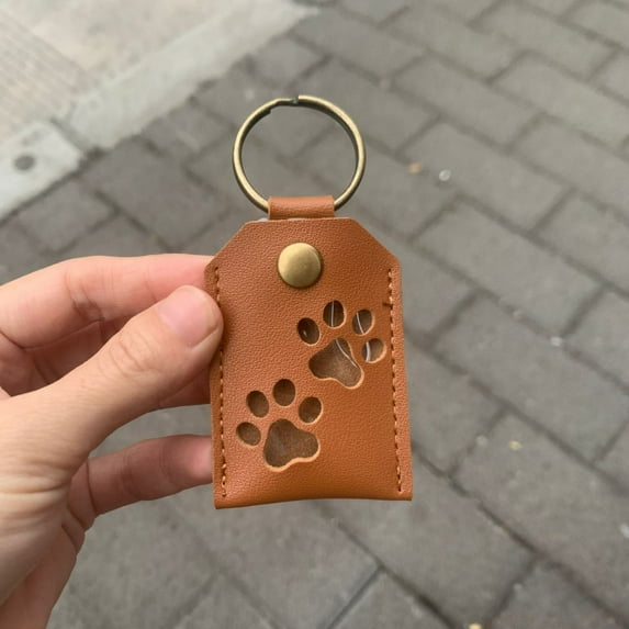 Pet Hair Storage Set with Memorial Keychain, leather bag with pet claw pattern, easy to attach to keys/bags/cars, perfect for pet lovers as a memorial accessory