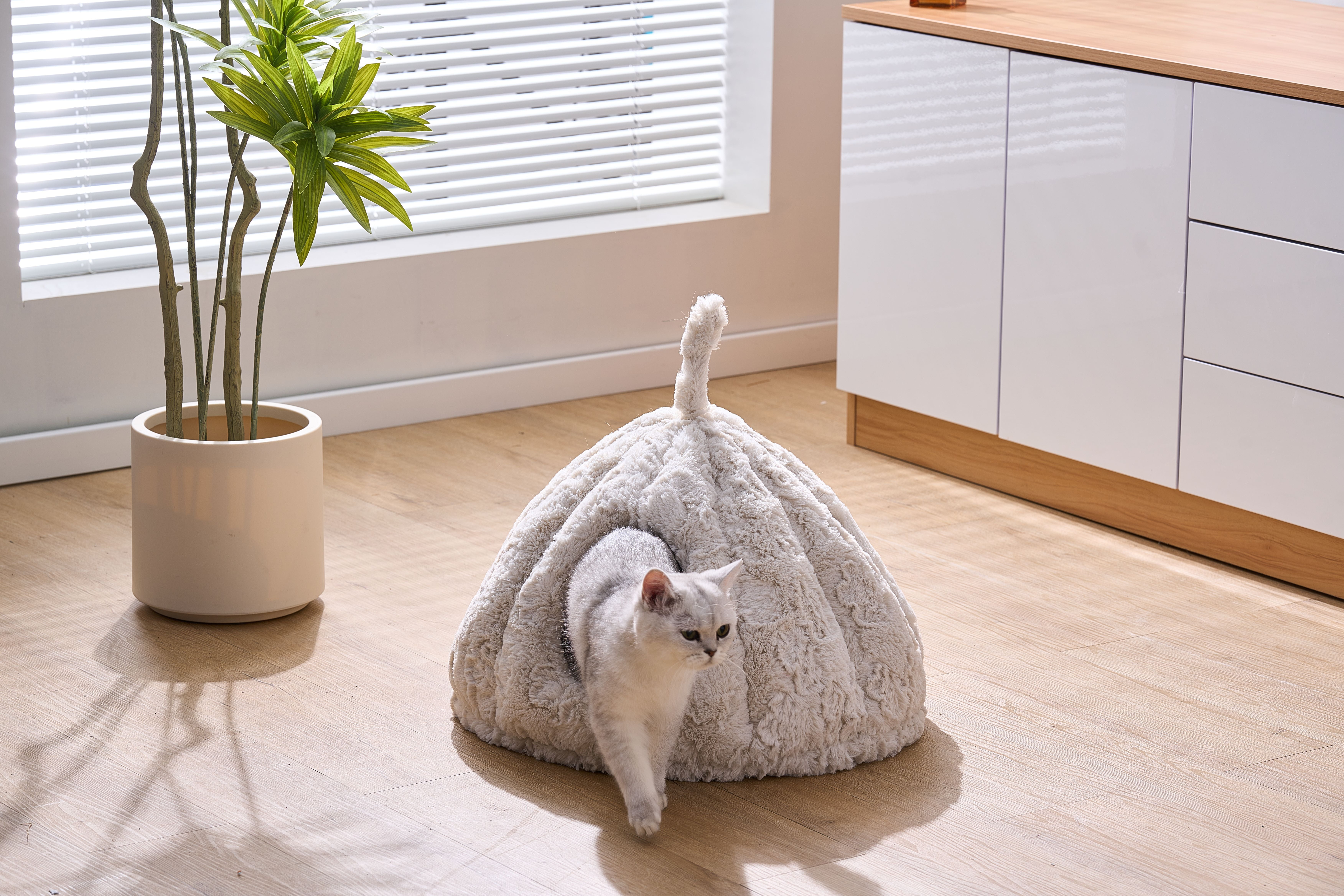 Medium Plush White Hut-Shaped Cat Bed