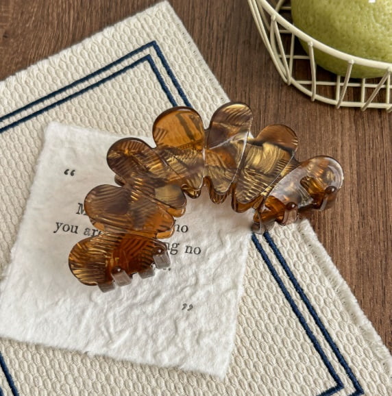 Petal-Shaped Acetate Hair Claw Clip - Strong Grip for Thick Hair, Elegant and Minimalist Design for Everyday Use