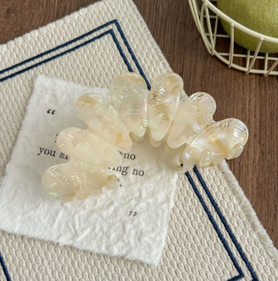 Petal-Shaped Acetate Hair Claw Clip - Strong Grip for Thick Hair, Elegant and Minimalist Design for Everyday Use