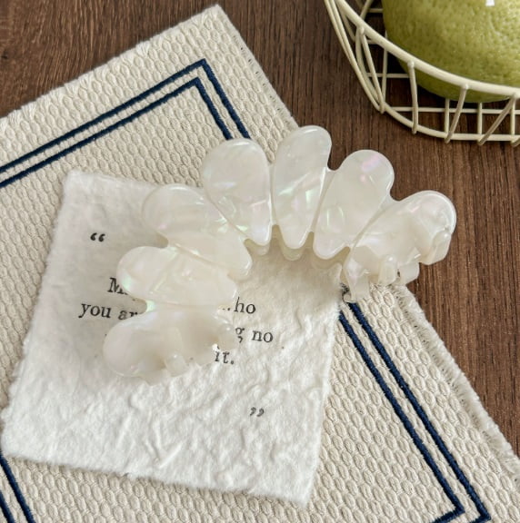 Petal-Shaped Acetate Hair Claw Clip - Strong Grip for Thick Hair, Elegant and Minimalist Design for Everyday Use