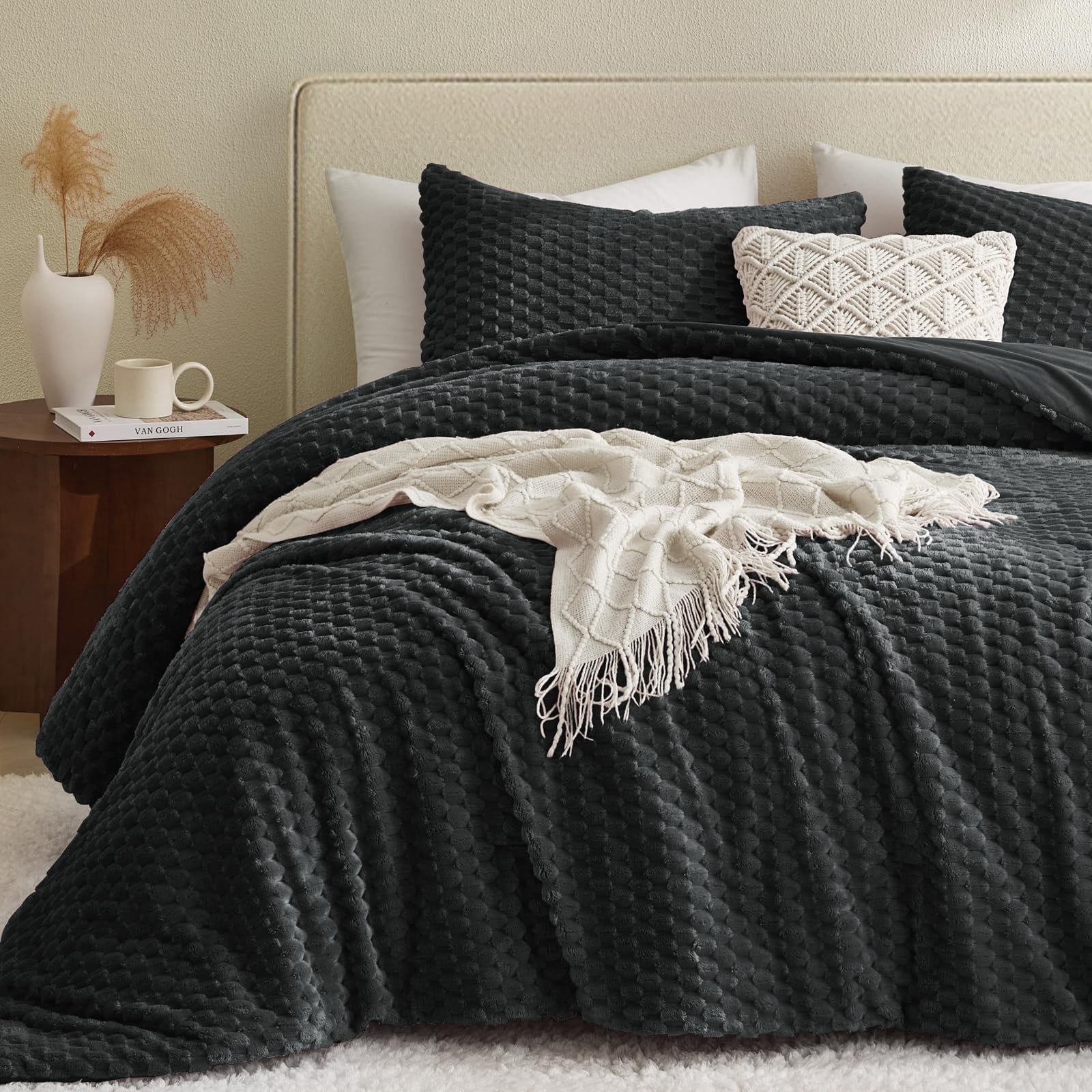 Petrichor Cozy Flannel Comforter Set, Warm and Soft Twin Size Quilt for Winter, 3 Piece Bedding Set with 2 Pillowcases, Black