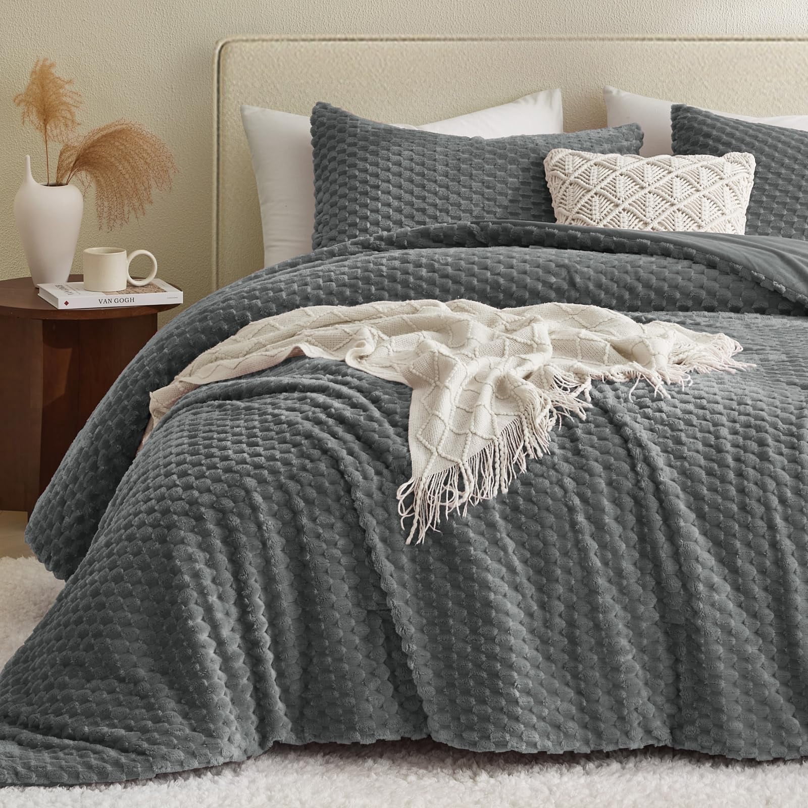 Petrichor Cozy Flannel Comforter Set, Warm and Soft Twin Size Quilt for Winter, 3 Piece Bedding Set with 2 Pillowcases, Gray