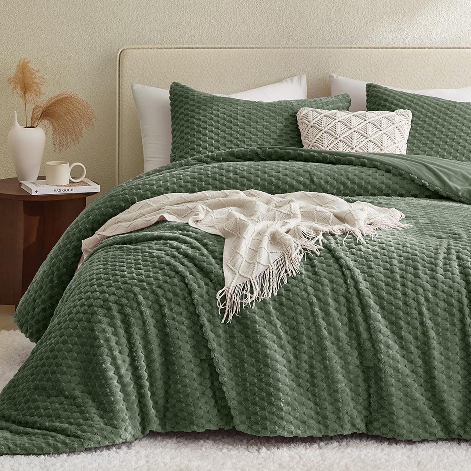 Petrichor Cozy Flannel Comforter Set, Warm and Soft Twin Size Quilt for Winter, 3 Piece Bedding Set with 2 Pillowcases, Green