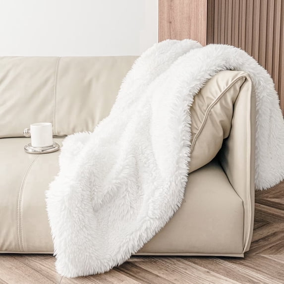 Phantoscope 880GSM Shaggy Faux Fur Throw Blanket, Ultra Soft Fluffy Plush Blanket for Nordic Decor, White, 50"x60"
