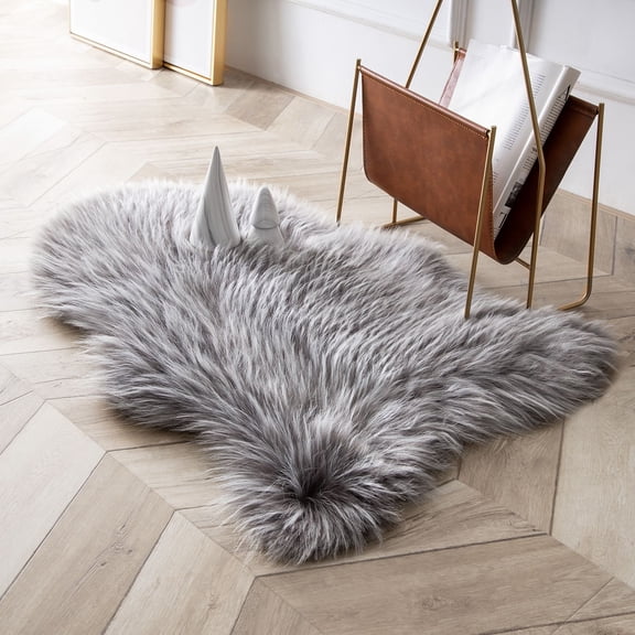 Phantoscope Faux Sheepskin Fur Area Rug, Soft Fluffy Faux Fur Carpet, Light Gray, 2 x 3 ft, Irregular Shape