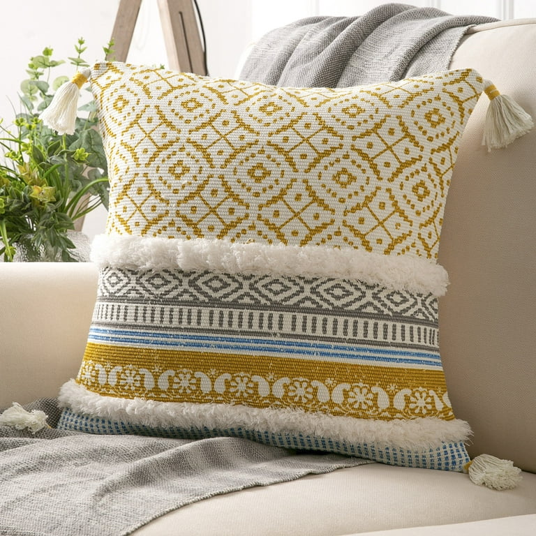 Phantoscope Printed Boho Woven Tufted with Tassel Series Decorative Throw  Pillow Cover, 18\
