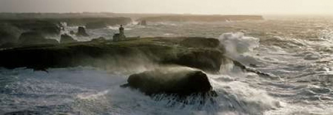 Phare des Poulains lors d une tempete Canvas Art - Jean Guichard (10 x 20)