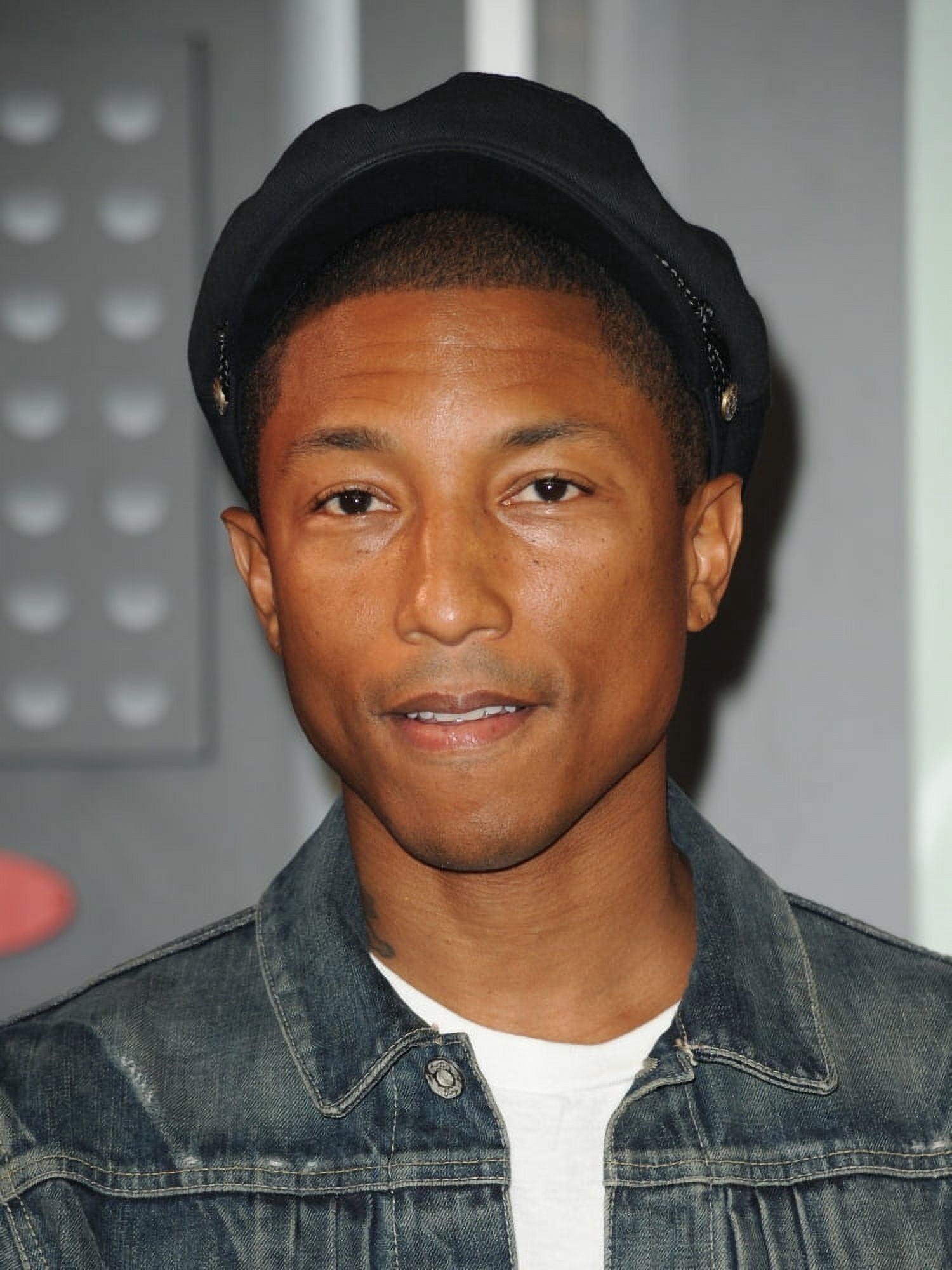 Pharrell Williams At Arrivals For Mtv Video Music Awards (Vma) 2015 - Arrivals 2 Canvas Art - (16 x 20)