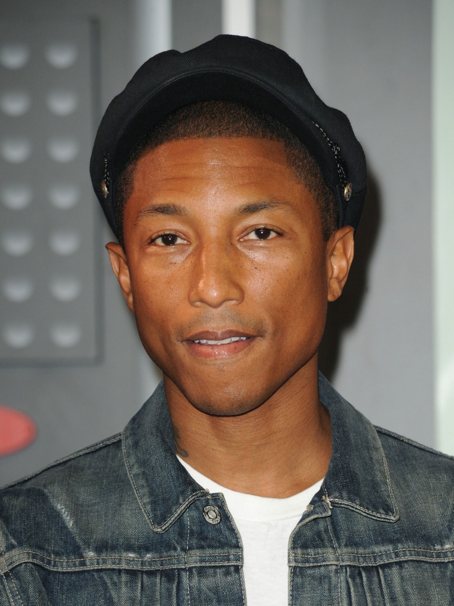 Pharrell Williams At Arrivals For Mtv Video Music Awards (Vma) 2015 - Arrivals 2 Photo Print (8 x 10) - image 1 of 1