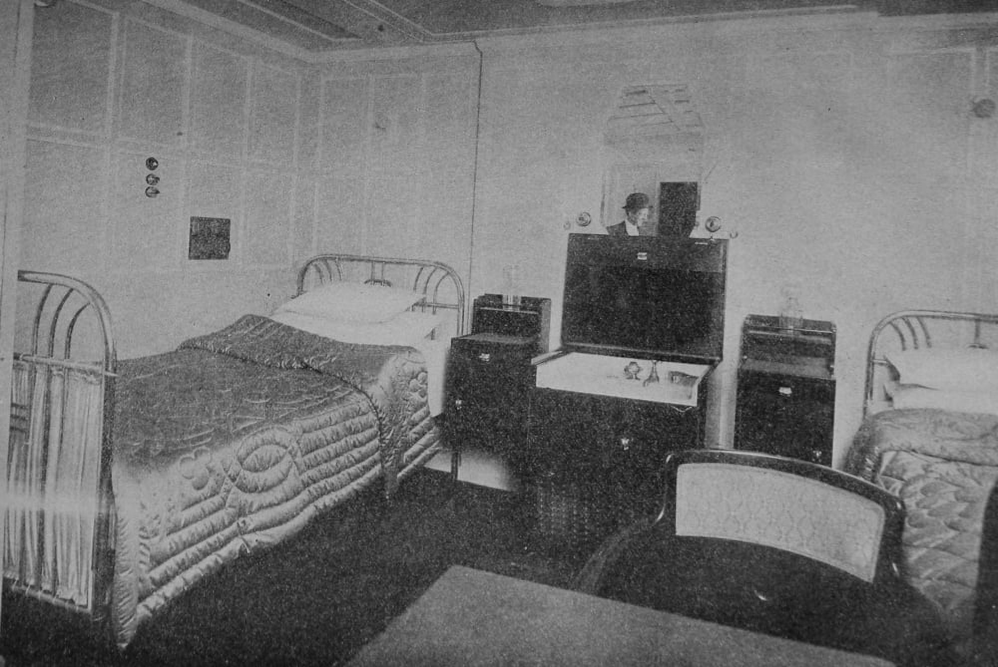 Photo Sinking of the Titanic 1912 Deluxe room of Titanic Canvas Art -  (24 x 36)