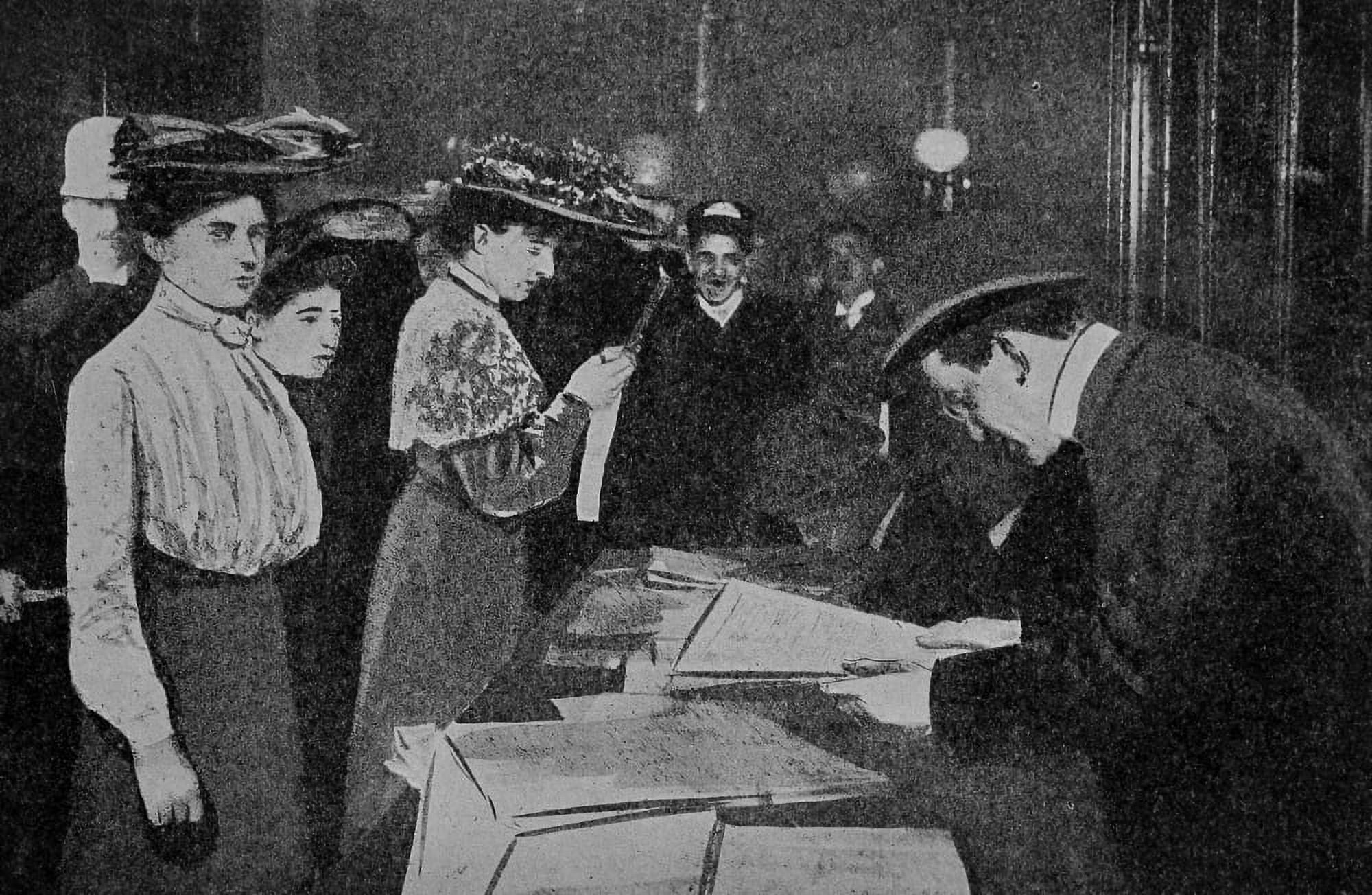 Photo Sinking of the Titanic 1912 Enquiring about lost relatives Canvas Art - (18 x 24)