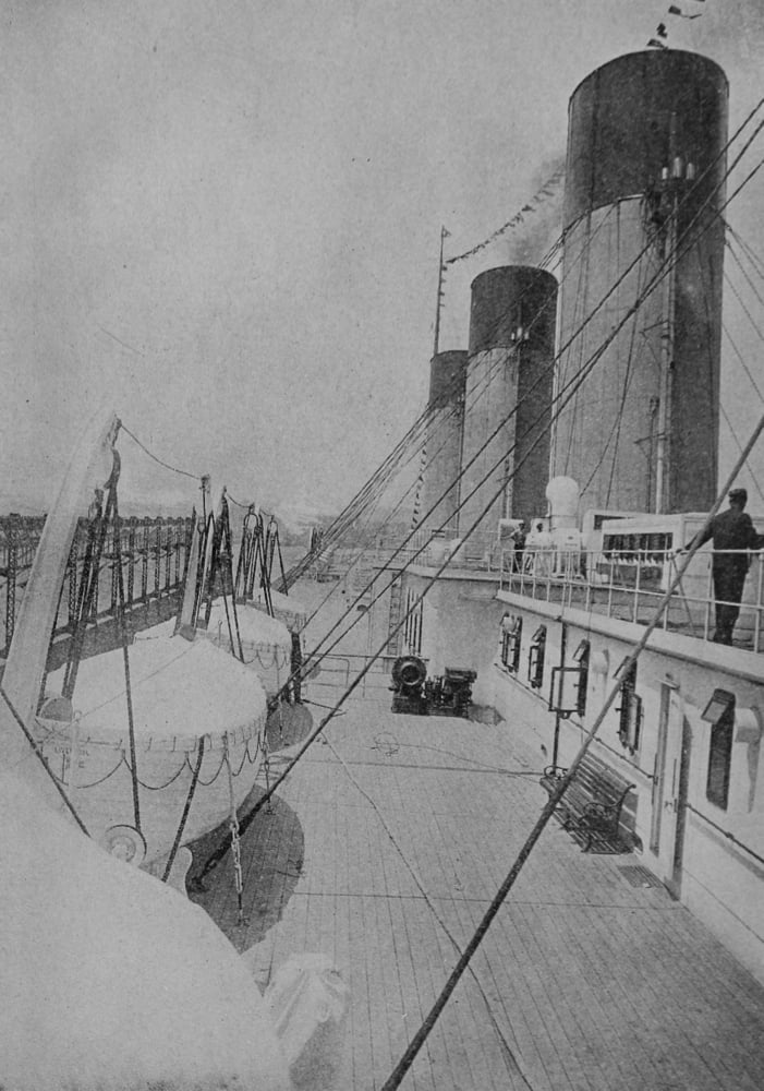 Photo Sinking of the Titanic 1912 Lifeboats on the Titanic Canvas Art - (24 x 36)