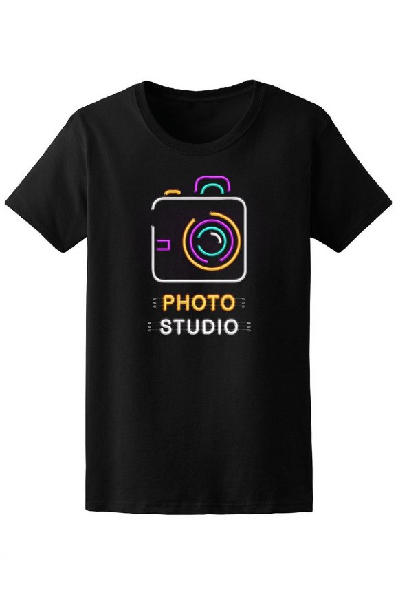Photo Studio Sharp Effect Tee Women's -Image by Shutterstock