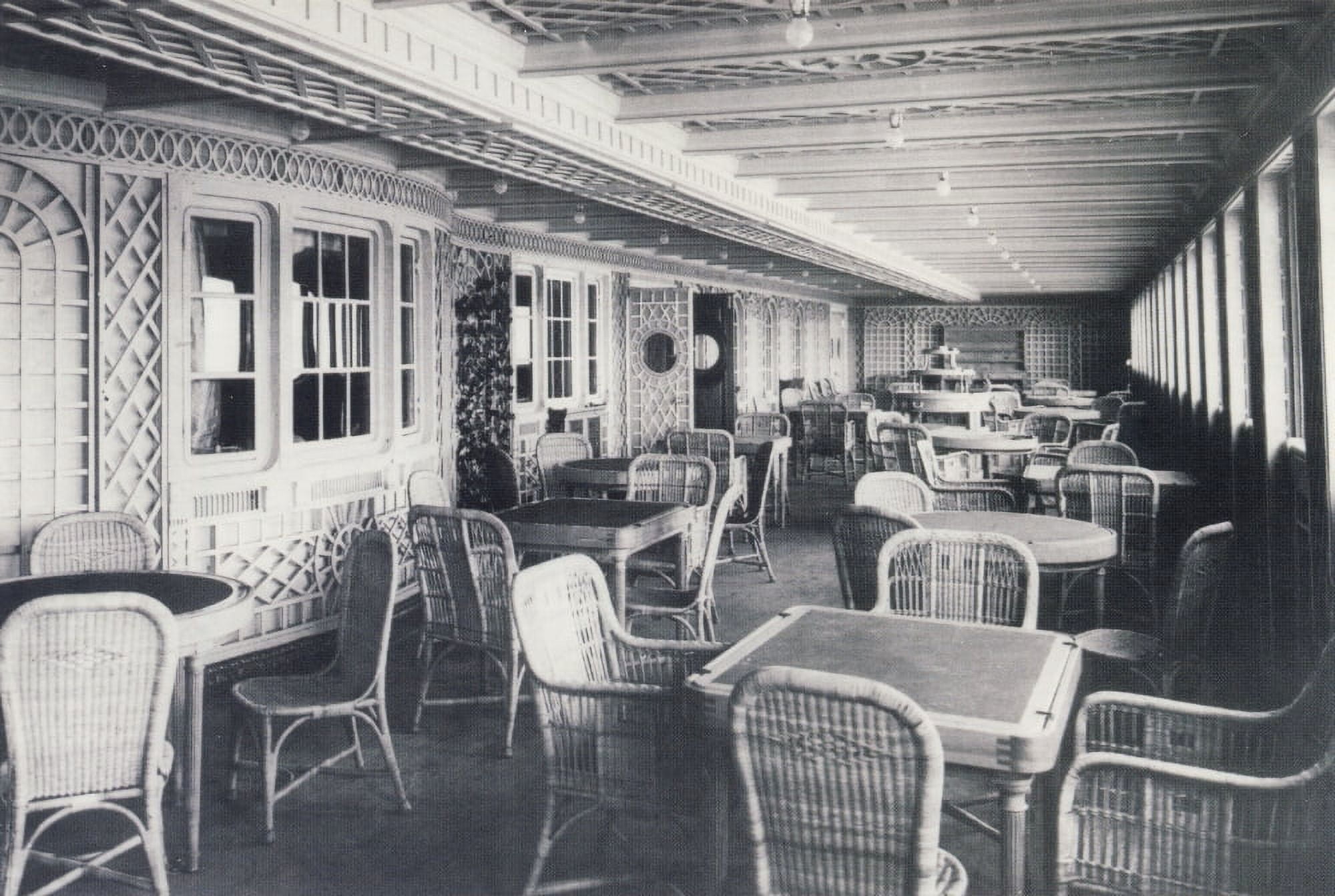 Photo The Cafe Parisien on the Titanic part of the First Class restaurant Canvas Art - (18 x 24)