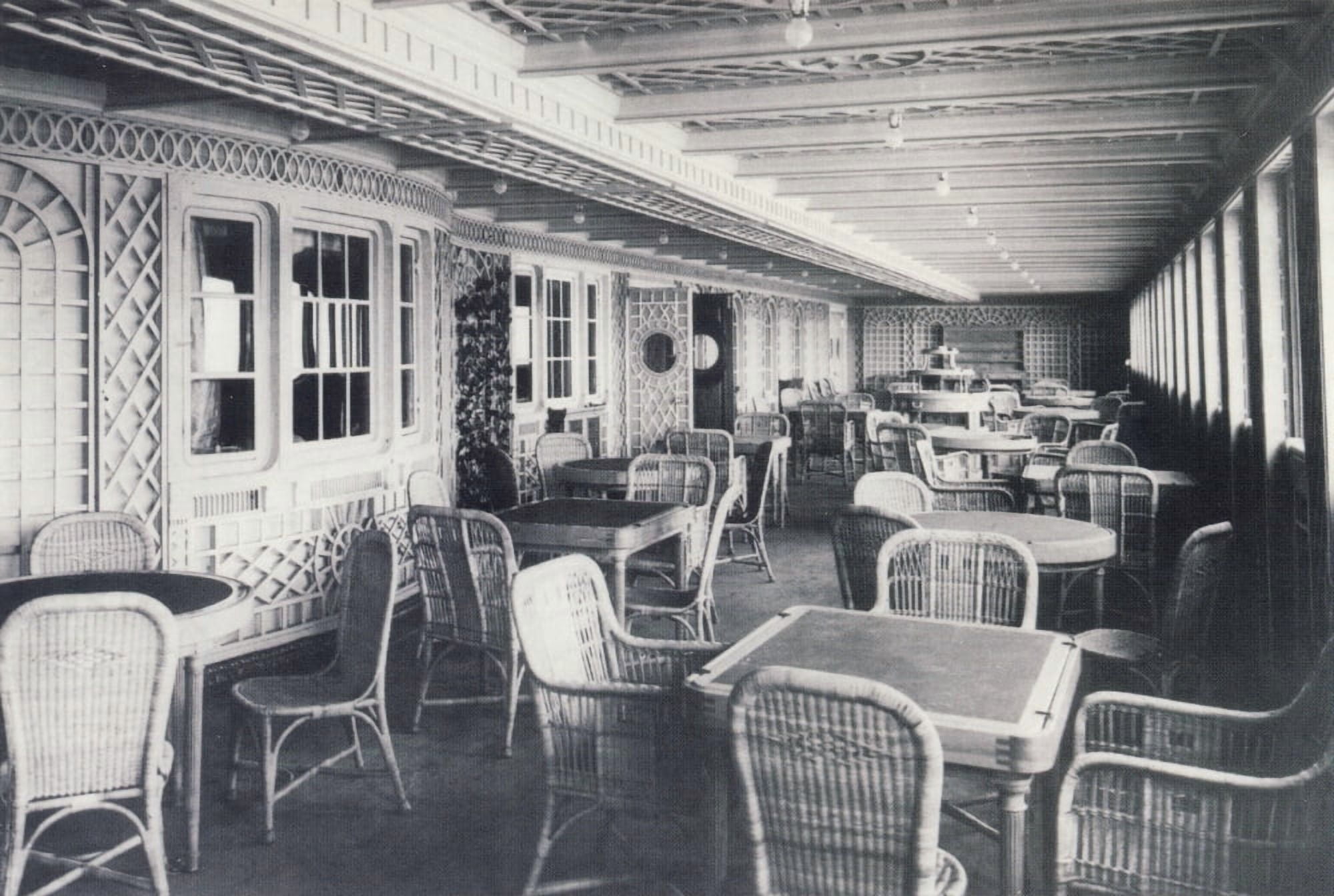 Photo The Cafe Parisien on the Titanic part of the First Class restaurant Canvas Art -  (24 x 36)
