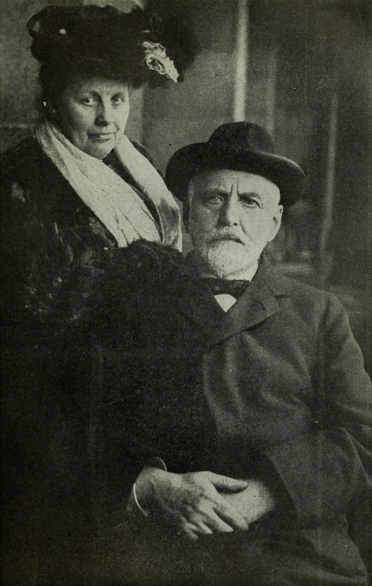 Photo Wreck & Sinking of the Titanic 1912 Mr & Mrs William T Stead Canvas Art - (24 x 36)