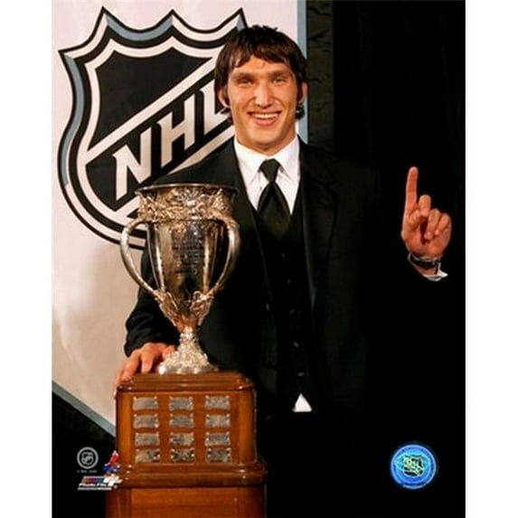 Photofile PFSAAHE13401 Alexander Ovechkin with the 2006 Calder Trophy Sports Photo - 8 x 10