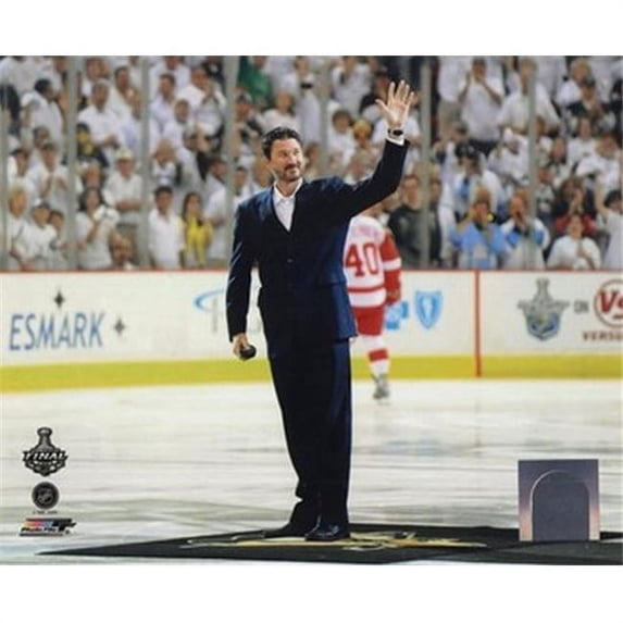Photofile PFSAALJ24501 Mario Lemieux Ceremonial Puck Drop Game Three of the 2009 NHL Stanley Cup Finals - 25 Sports Photo - 10 x 8