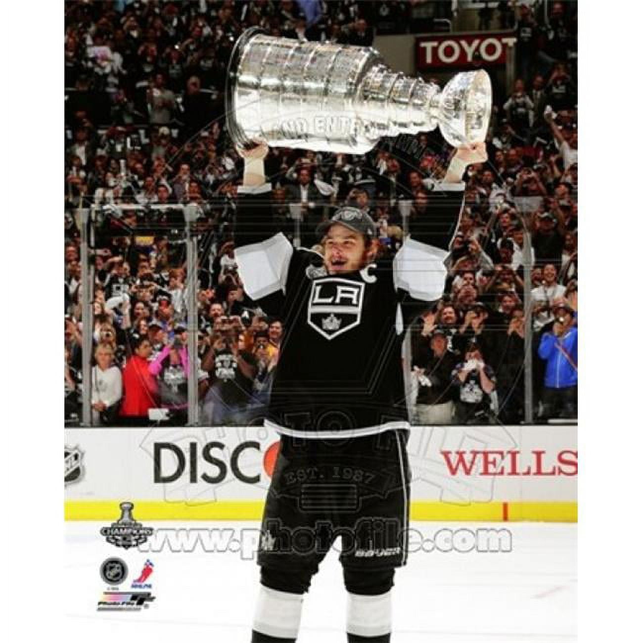 Posterazzi Dustin Brown with The Stanley Cup Trophy After Winning Game 6 of The 2012 Stanley Cup Finals Sports Photo PFSAAOY1