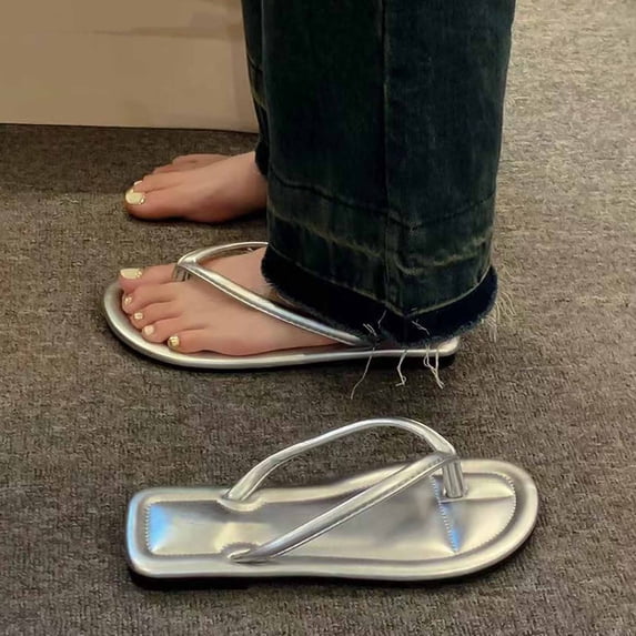PiGOGI Women's Round Toe Flip Flops Cushioned Footbed Non-Slip Comfortable Beach Sandals Summer Silver 5.5