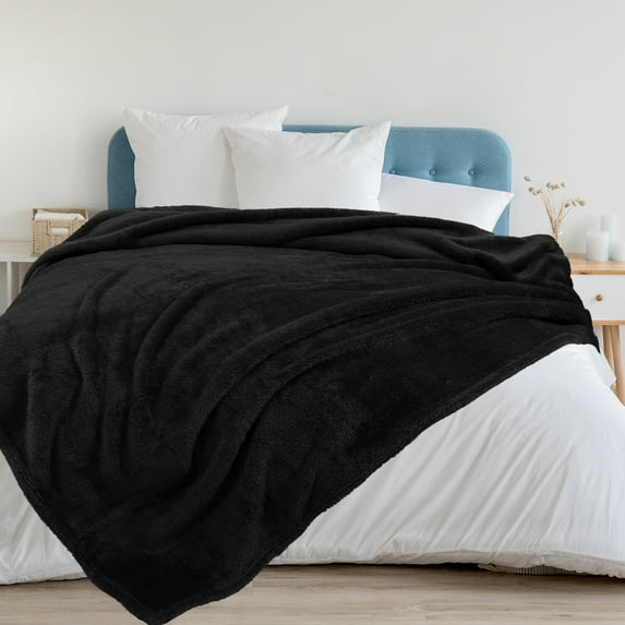 PiccoCasa Sherpa Throw Blanket Fluffy Fleece Lightweight Blanket Sofa Couch, Black Queen