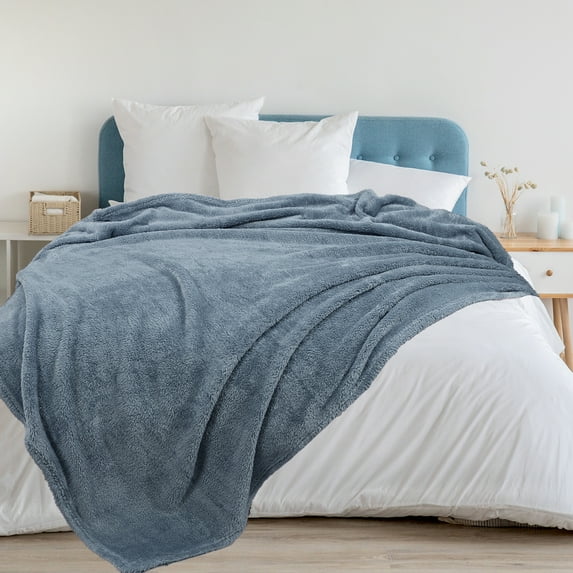 PiccoCasa Sherpa Throw Blanket Fluffy Fleece Lightweight Blanket Sofa Couch, Dusty Blue Twin
