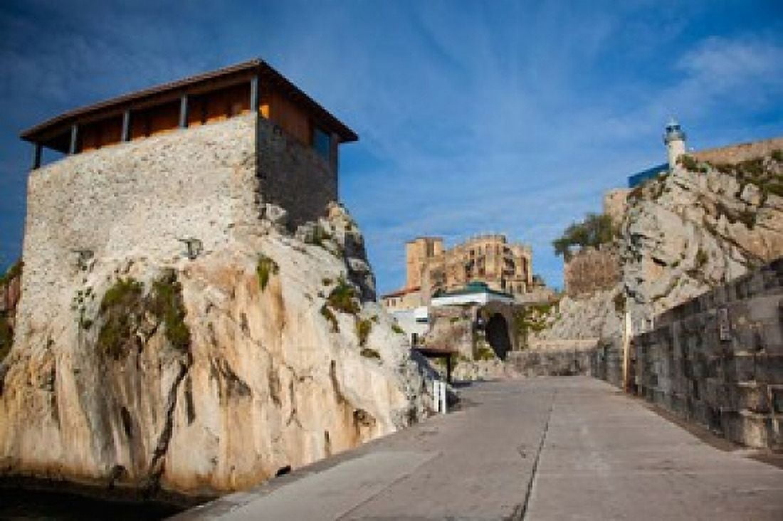 Pier View Castro-Urdiales Spain Canvas Art - Walter Bibikow DanitaDelimont (38 x 25)
