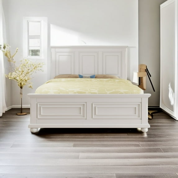 Pinewood Vintage Queen Bed with Headboard and Footboard, Traditional Town and Country Style Queen Size Platform Bed