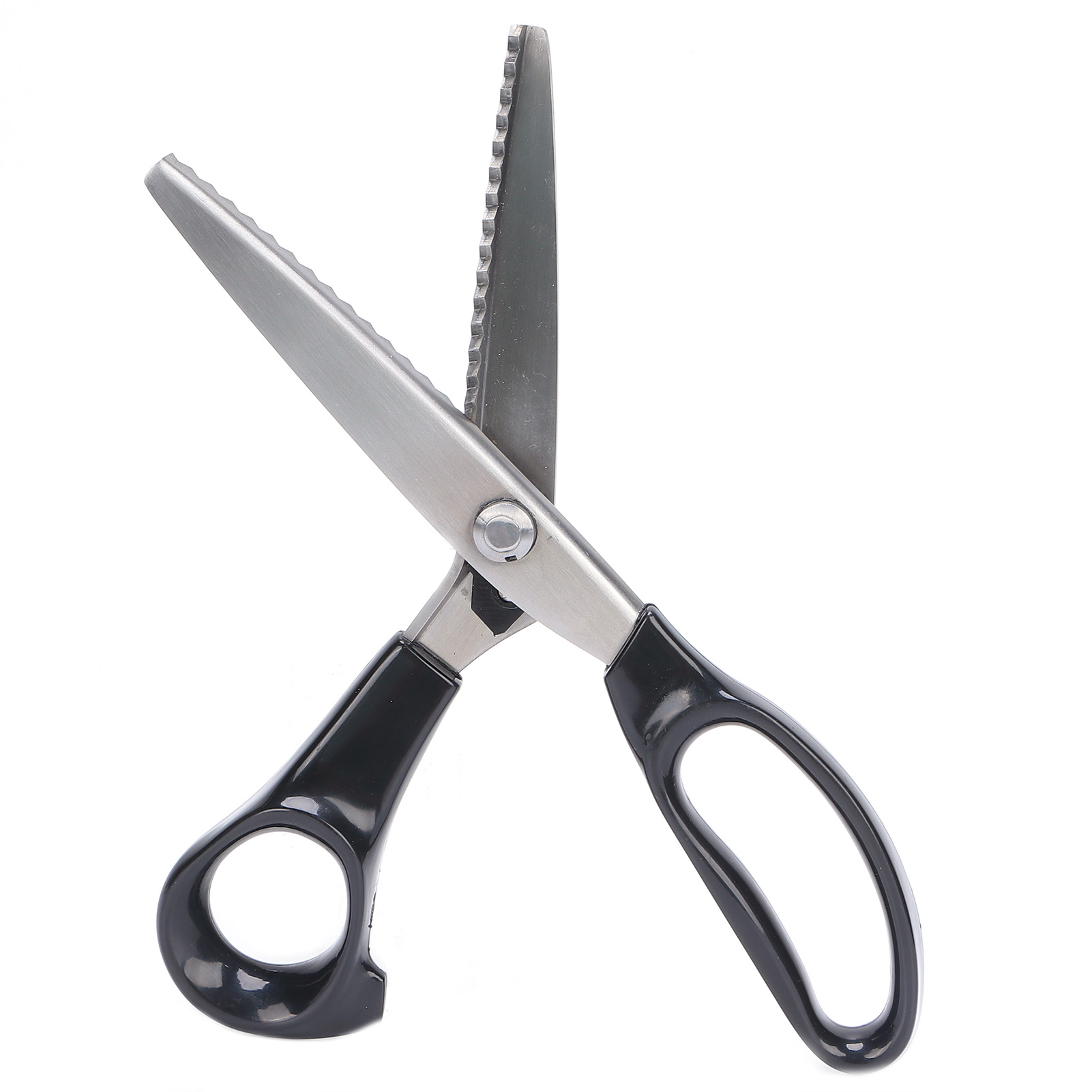 Serrated scissors for clearance sewing