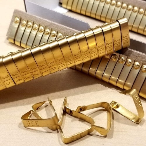 Pinnon  Hatch Farms Numbered Brass Jiffy Wing Bands 800 Pieces