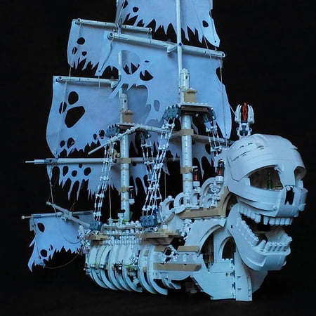 Pirate Boat Skull Eye Schoone Ship Building Blocks Set Terrible Skeleton Sailboat Bricks Model Toy for Children Gift
