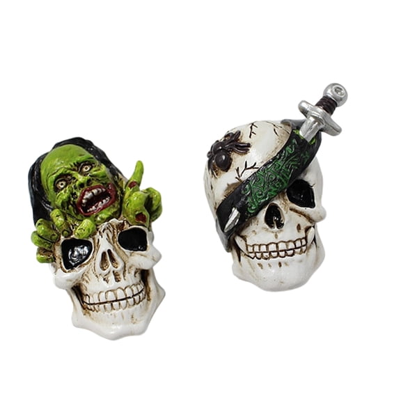 Pirate Skull Dashboard Vent Decor Clip for Car Interior Display, Horror Accent Ornament, Compact Cabin Decoration for Halloween Use