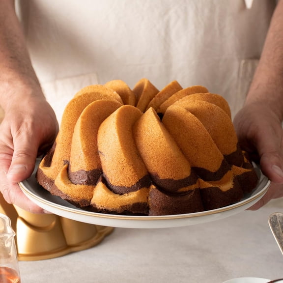 Pirouette Bundt Pan - Premium Cast Aluminum Nonstick Baking Mold for Perfect Cakes