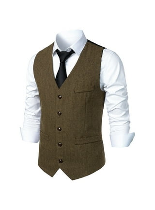 A guest wears a white tweed buttoned V-neck gilet jacket, a beige