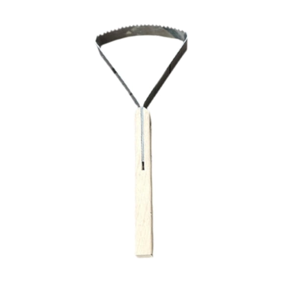 Pitycbo Handheld Grass Scraper Comfortable Wooden Handle Hand Tool for Yard Backyard 27cmx12cm