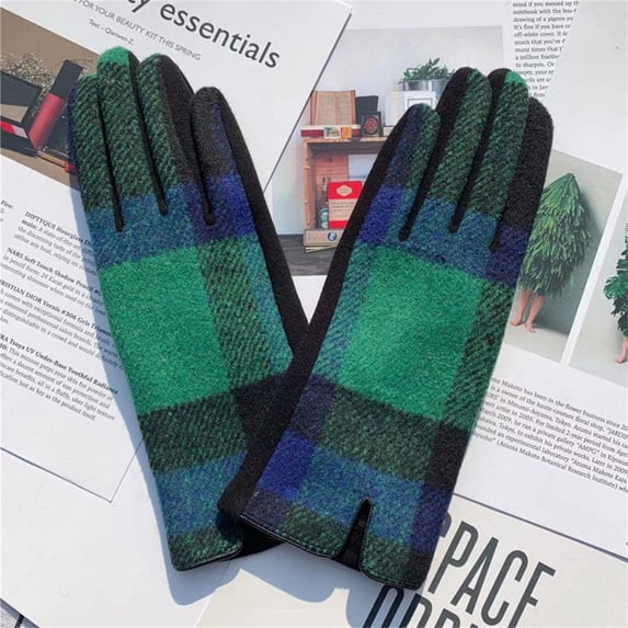 Plaid Fleece‑Lined Winter Warm Touchscreen Gloves with Delicate Plum Blossom Embroidery, Elastic Windproof Thermal Hand Warmers for Daily Outdoor Driving and Cold Weather Use Green